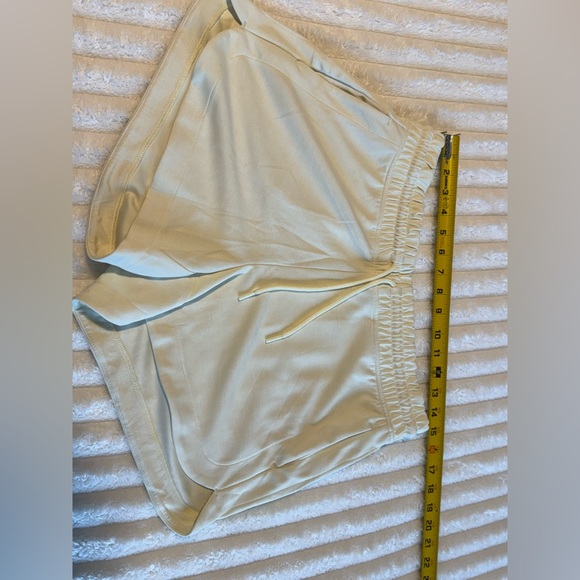 Athleta NWOT Seasoft Mid Rise Tencel Soft Cream Shorts Loungewear Comfy Cozy - Picture 9 of 10
